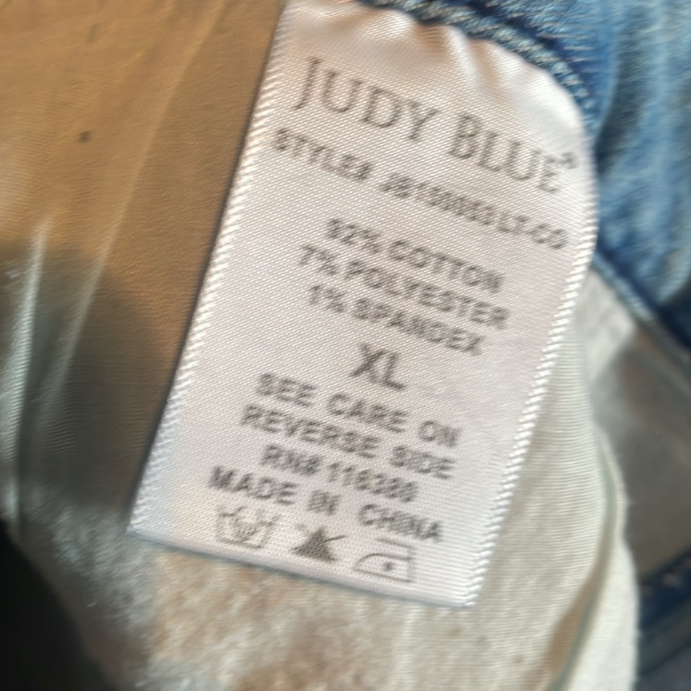 Judy Blue Jean Shorts with Ombré Effect Sz XL frayed hem - Picture 6 of 7